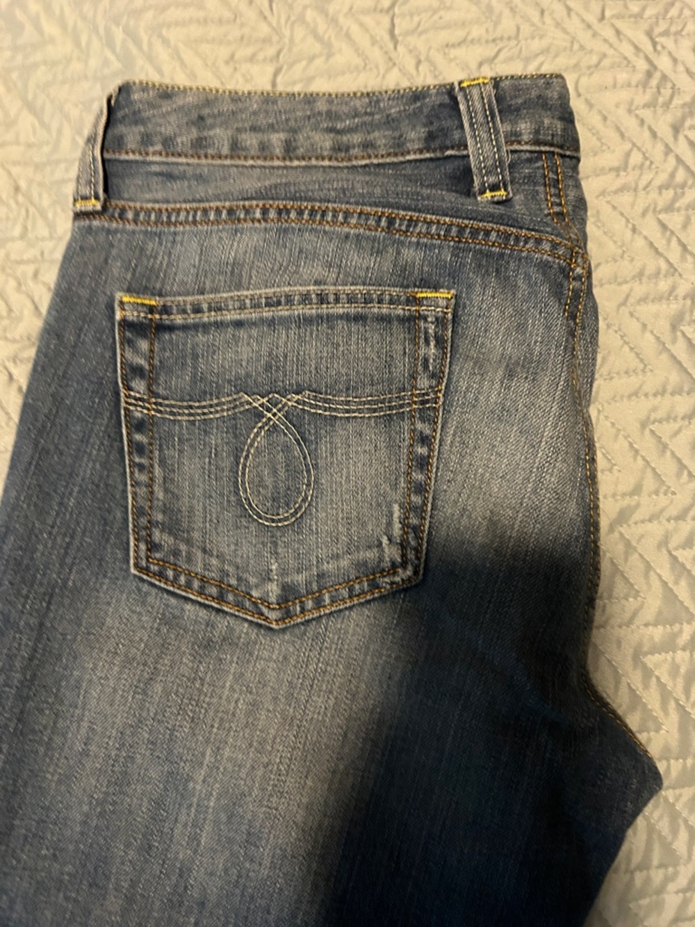 Lucky Brand Women’s Straight Leg Jeans in Light, Medium and Dark Blue. 3 pairs - Picture 8 of 11